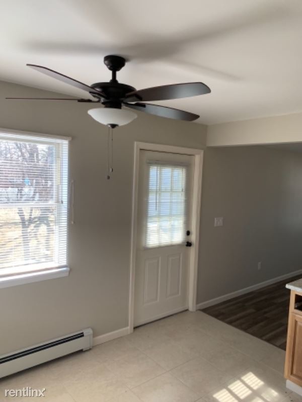 Building Photo - 1 br, 1 bath Apartment - 8 Valiant Ct