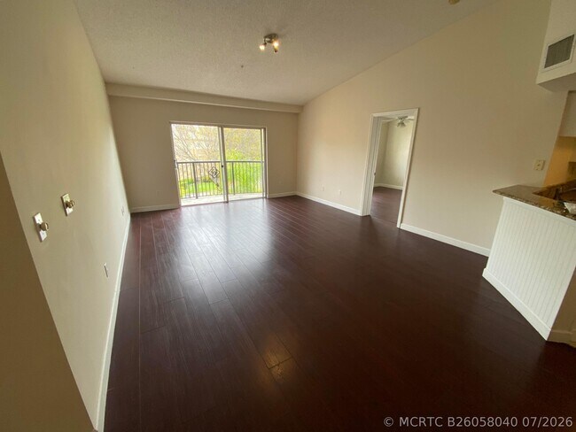 Building Photo - 1117 Crestwood Ct S