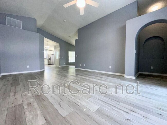 Building Photo - 127 S. Roma Way