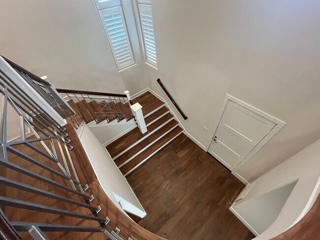 Building Photo - Beautiful 3BD 2.5BA House located in Torre...