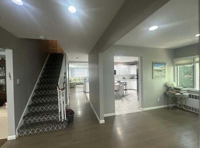Foto del edificio - 373 Northfield Rd