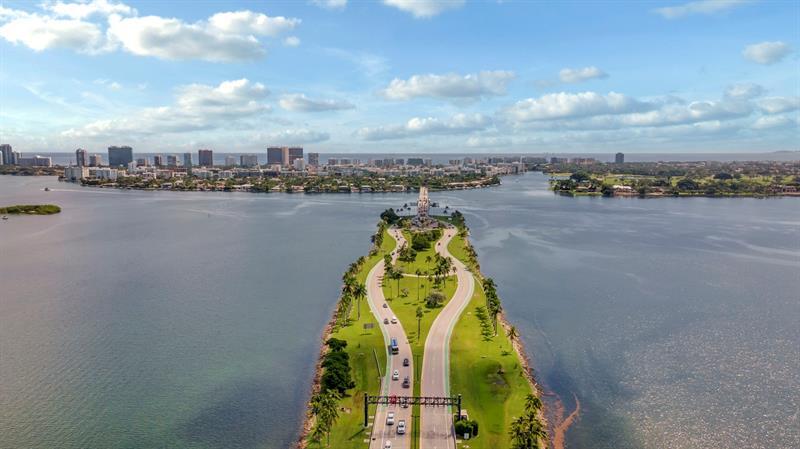 Foto principal - 11930 N Bayshore Dr