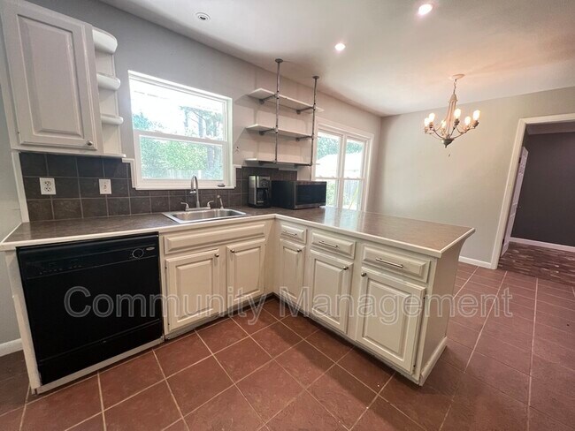 Building Photo - 511 Baird Dr