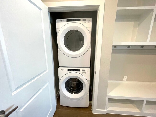 Foto del edificio - 3845 Frontier Pkwy