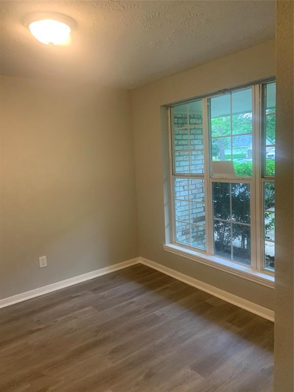 Foto del edificio - 12110 Wood Forest Dr