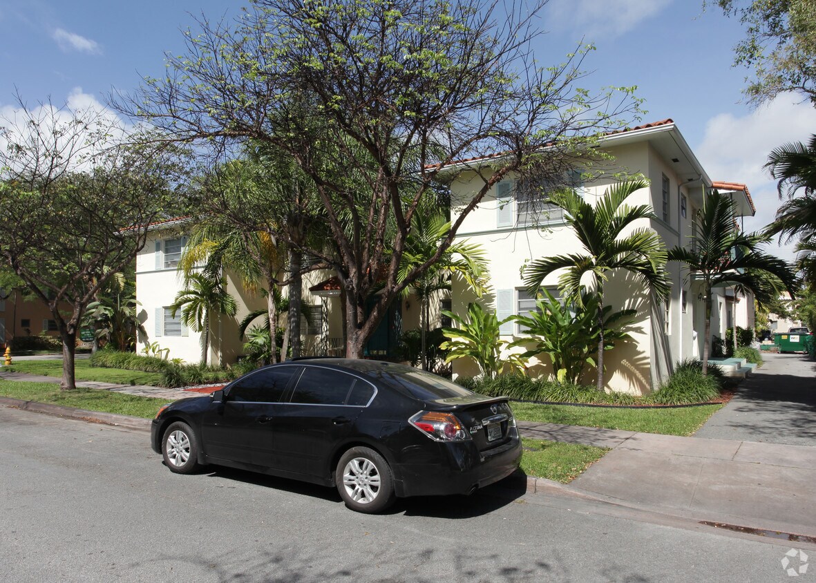 Building Photo - Phoenetia Isles Apartments