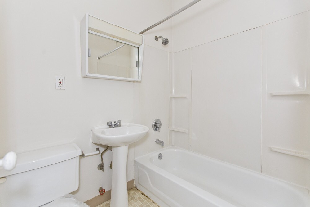 Building Photo - 3957 W Irving Park Rd