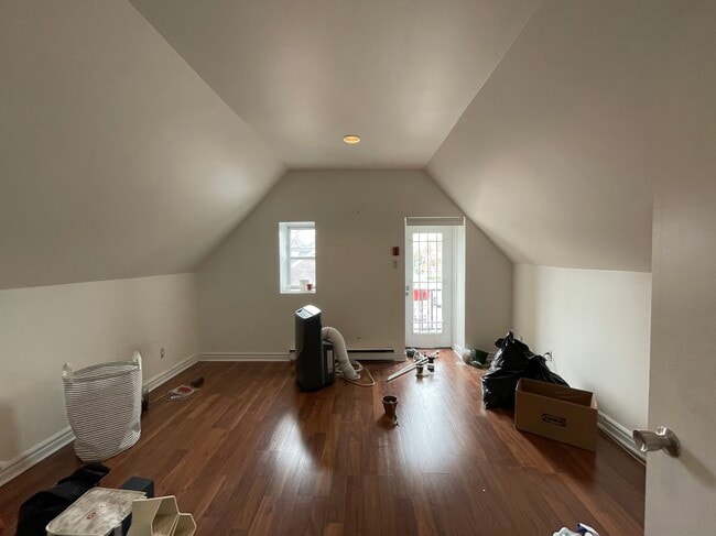 Building Photo - Fabulous Annex 2 bedroom