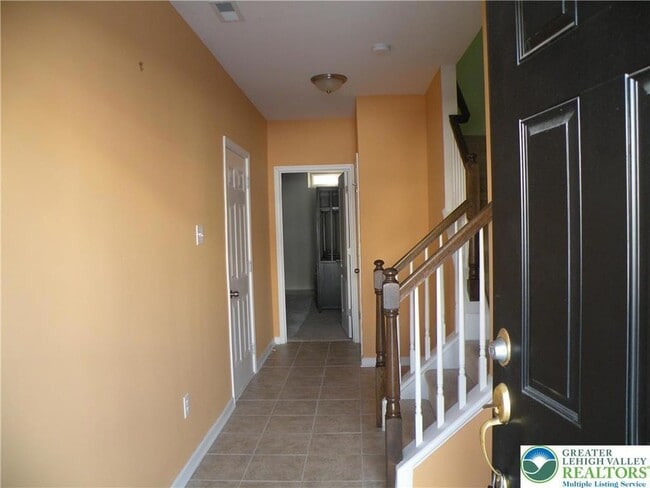 Building Photo - 6092 Valley Forge Dr