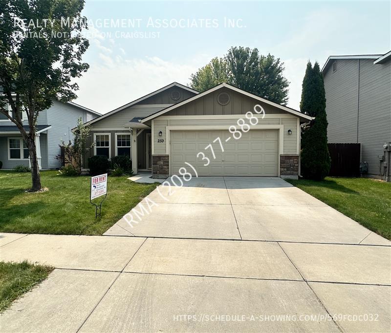Primary Photo - Charming 3 Bedroom Home Located in the Hea...