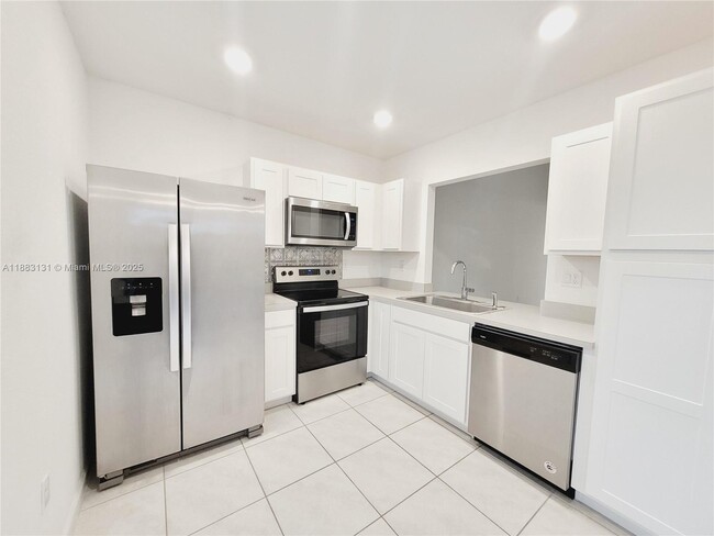 Foto del edificio - 541 NE 4th Ln