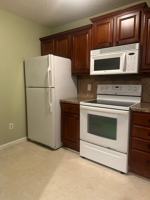 Building Photo - 9123 N Swan Cir