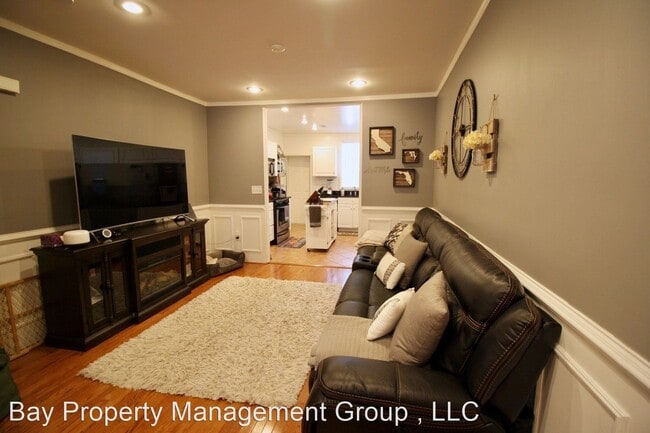 Building Photo - 2 br, 1.5 bath House - 757 W Cross St
