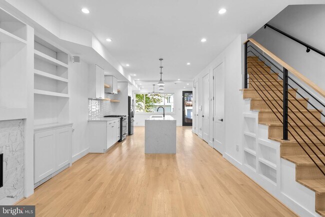 Building Photo - 1720 Montello Ave NE