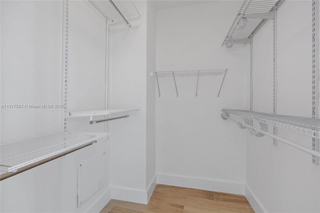 Building Photo - 601 NE 36th St