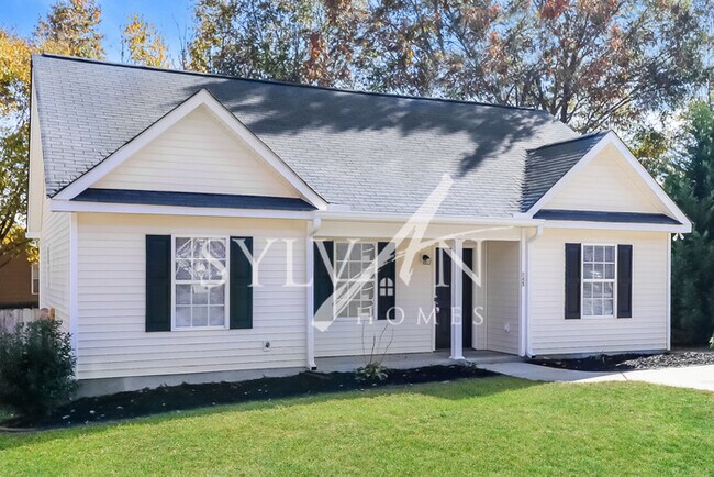 Building Photo - Feel welcome and comfortable in this home