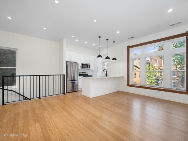 Foto del edificio - 842 N Wolcott Ave
