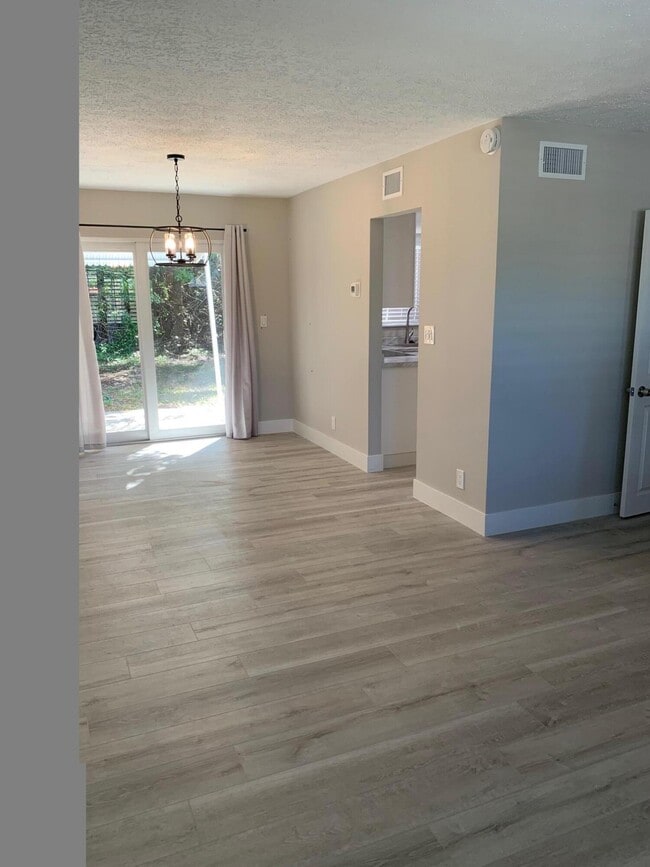 Building Photo - 4220 NE Indian River Dr