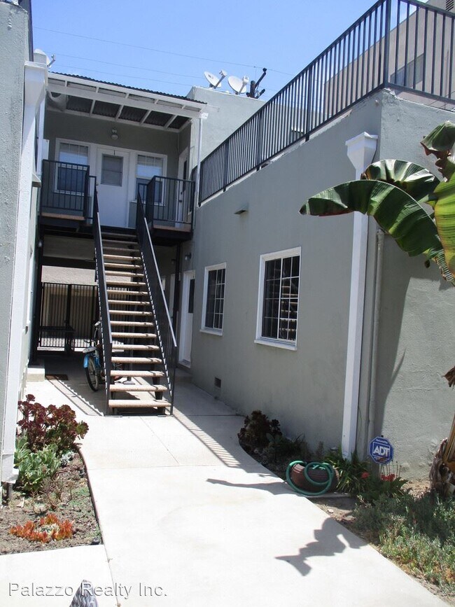 Building Photo - 1615-1617 E Appleton St