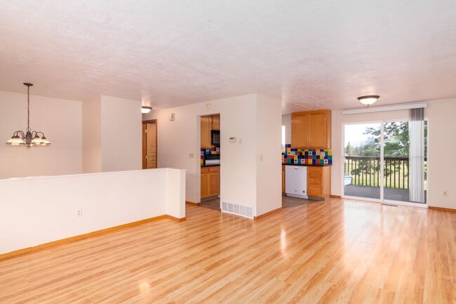 Building Photo - 1309 Pineview St