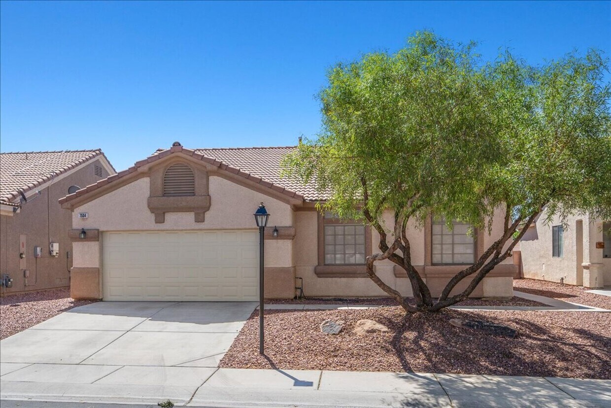 Primary Photo - Cozy One Story Home!