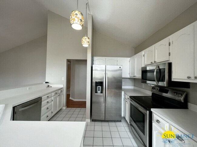 Building Photo - Gorgeous 3 Bedroom Home at Shalimar Pointe!