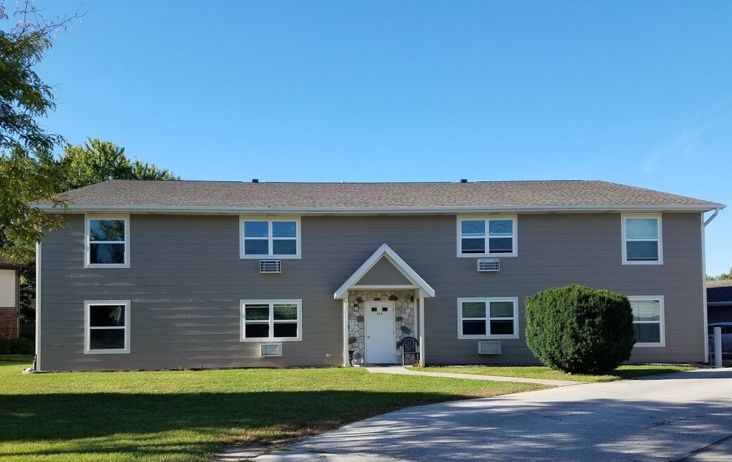 828 Ann Ct Unit 1, Plymouth, WI 53073 Apartments in Plymouth, WI