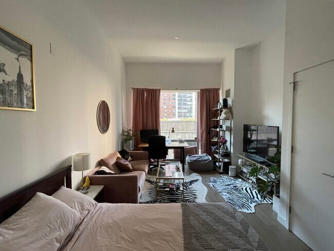 Foto del edificio - 75 Park Ln S