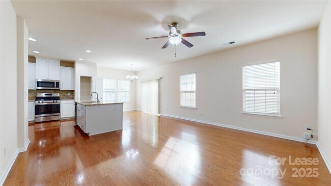 Foto del edificio - 7454 Red Mulberry Way