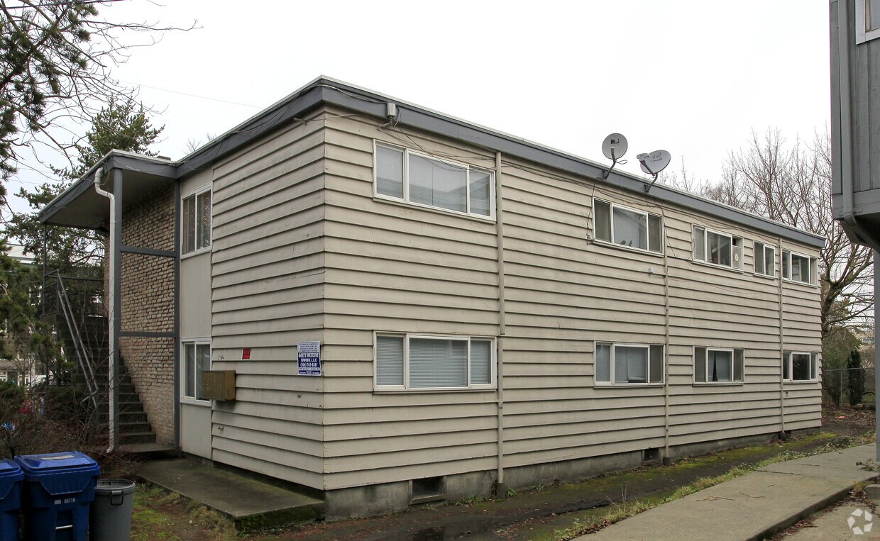 Building Photo - 2114 E Fir St