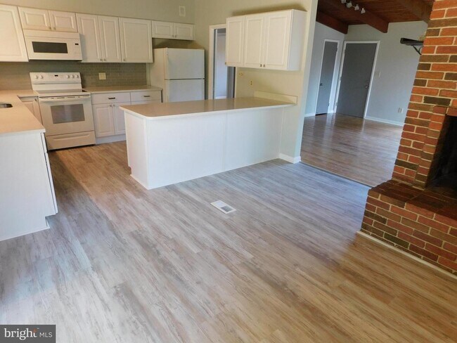 Building Photo - 1242 S Governors Ave