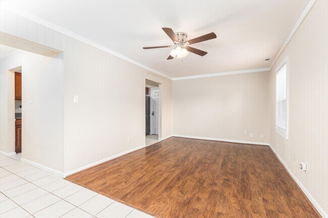 Building Photo - Swanky West Chesapeake 3BR/2.5BA End Unit ...