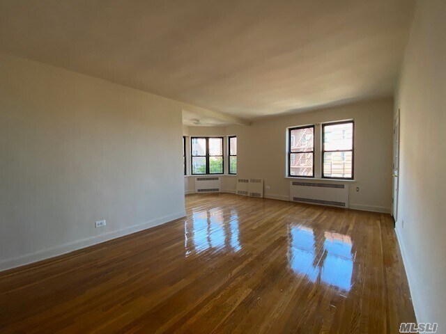 Foto del edificio - 72-36 112th St