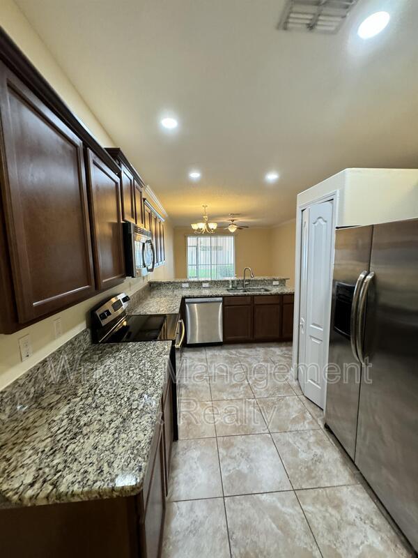 Foto del edificio - 9468 Trumpet Vine Loop