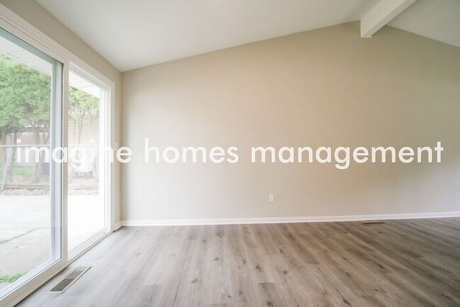 Building Photo - 9248 Cranbrook Dr