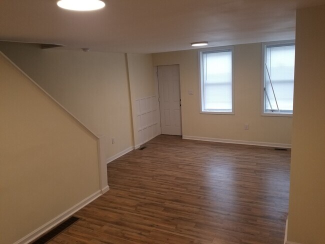 Foto del edificio - 1851 E Cornwall St