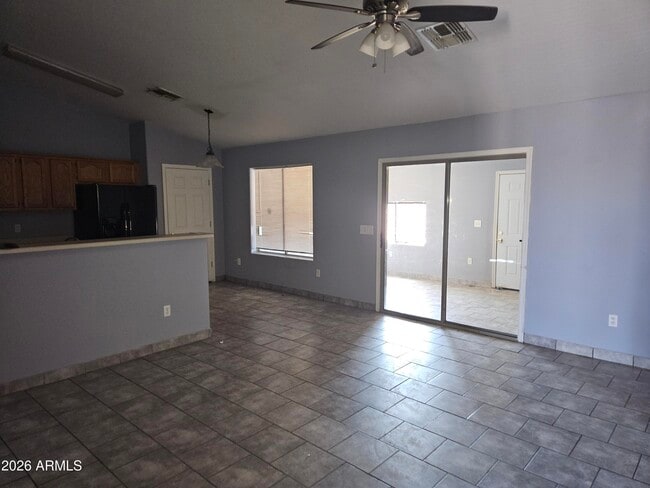 Building Photo - 9033 W Oneida Dr