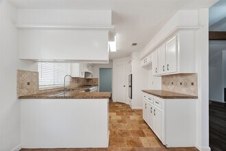 Building Photo - 10031 Sagemill Dr