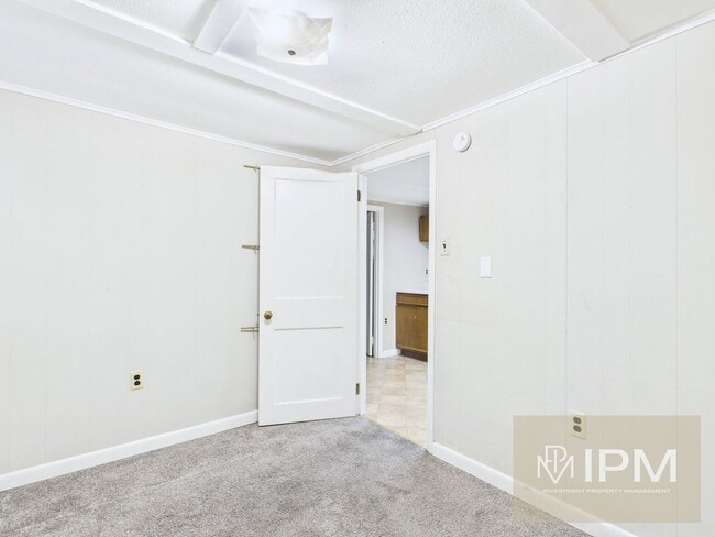 Foto del edificio - 607 W Broadway