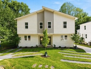Building Photo - 2811 Wilcox Pl