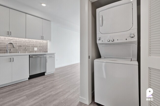 Foto del edificio - 1363 Colton St