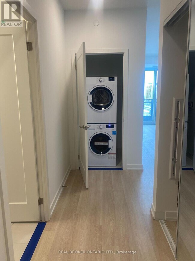 Photo du bâtiment - 9751 Markham Rd