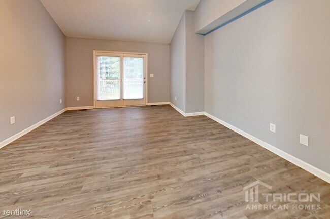 Foto del edificio - 7392 Hoffner Dr