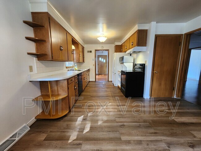 Building Photo - 934 Reddin Ave
