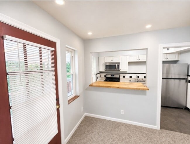 Building Photo - 3518 Hazelwood Ave