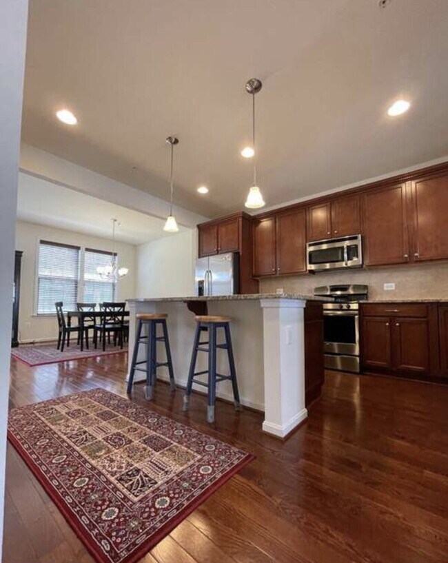 Foto del edificio - 3BD/3BA:  COMING SOON:   Fabulous Owings Mills Townhome