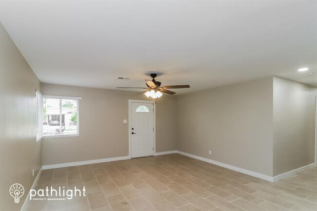 Building Photo - 6633 W Rose Ln