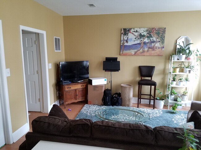 Building Photo - 1728 Bolton St