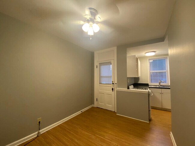 Foto del edificio - 1567 Highland St