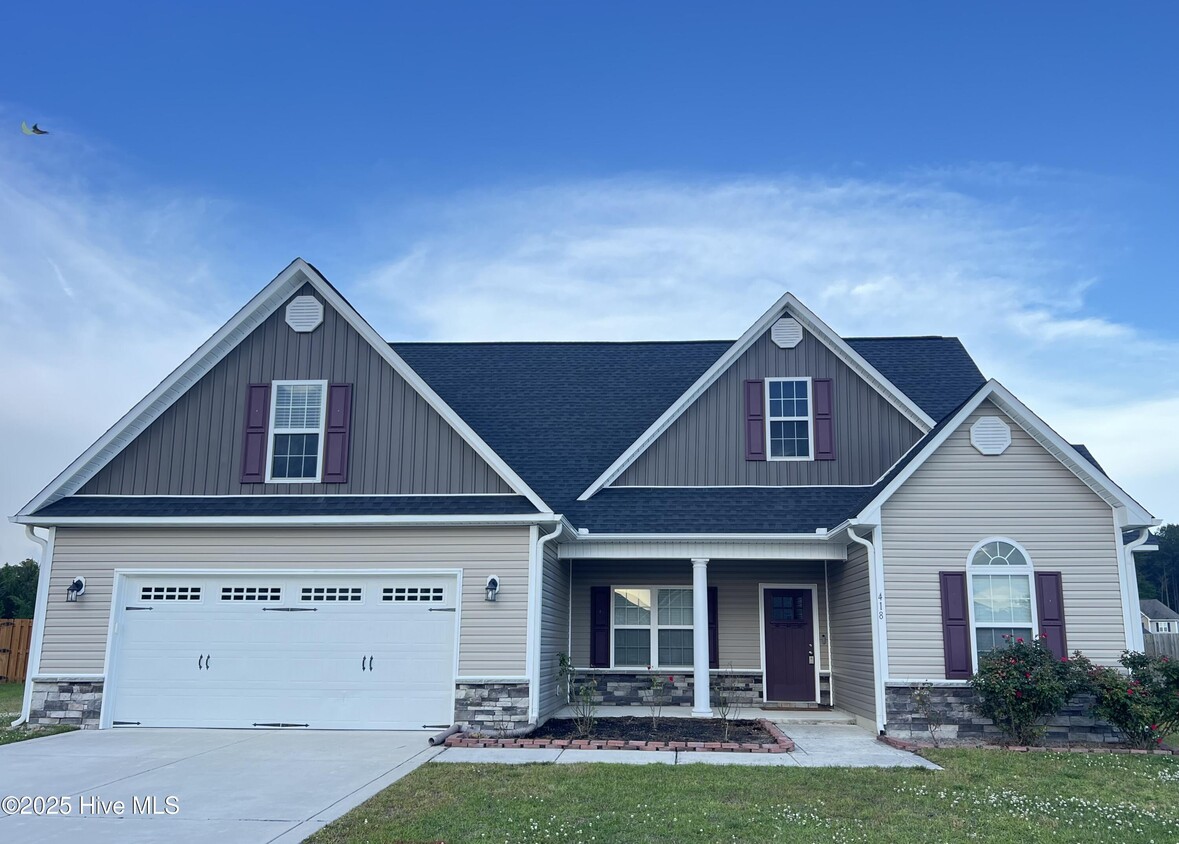 Foto principal - 418 Durham Station Dr